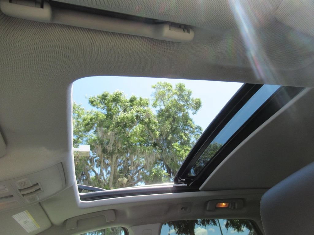 Used 2012 Cadillac SRX Luxury FWD image 19