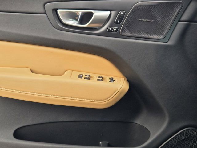 Used 2023 Volvo XC60 B5 Ultimate w/ Protection Package Premier image 23