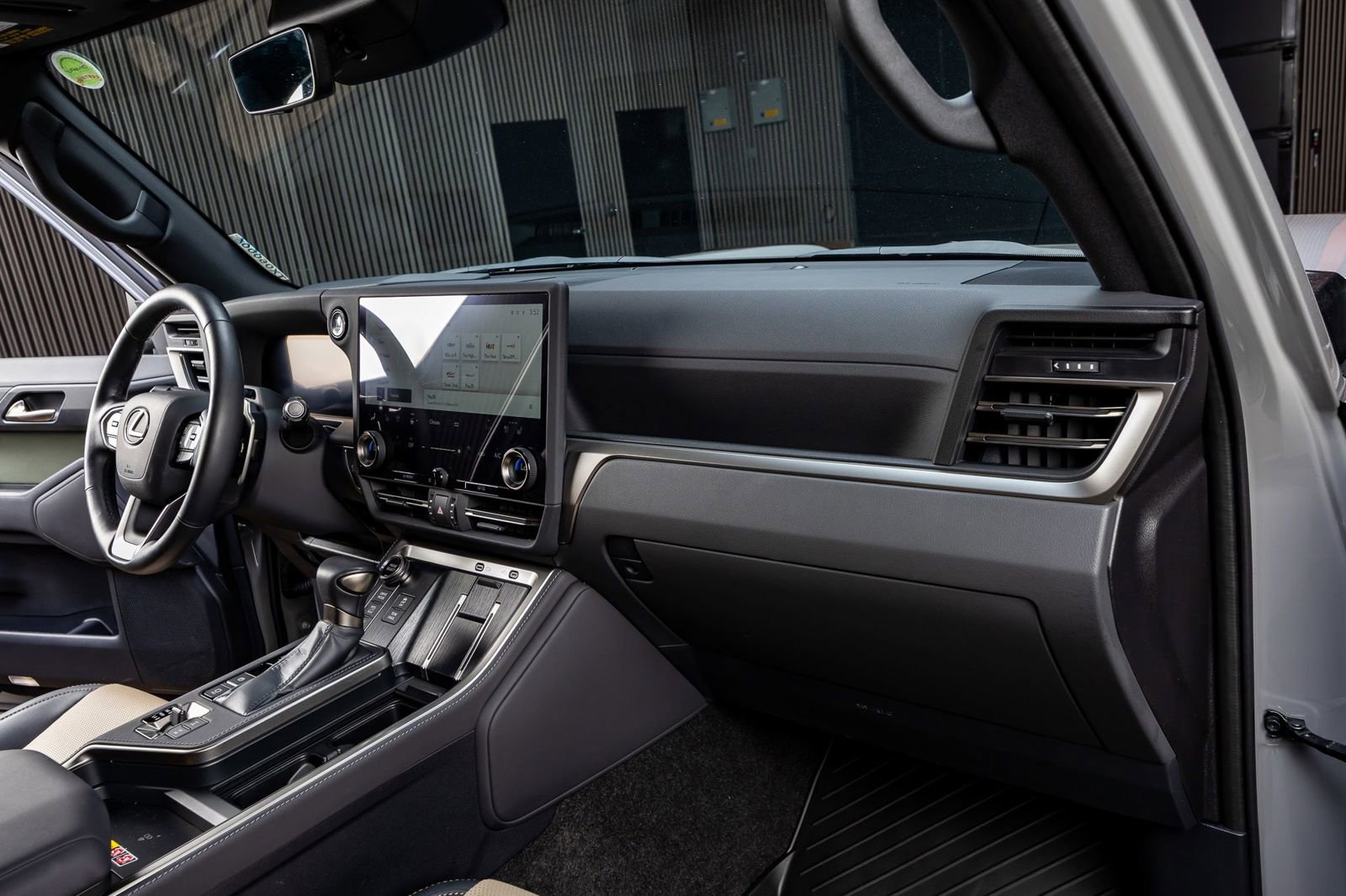 Used 2024 Lexus GX 550 image 18
