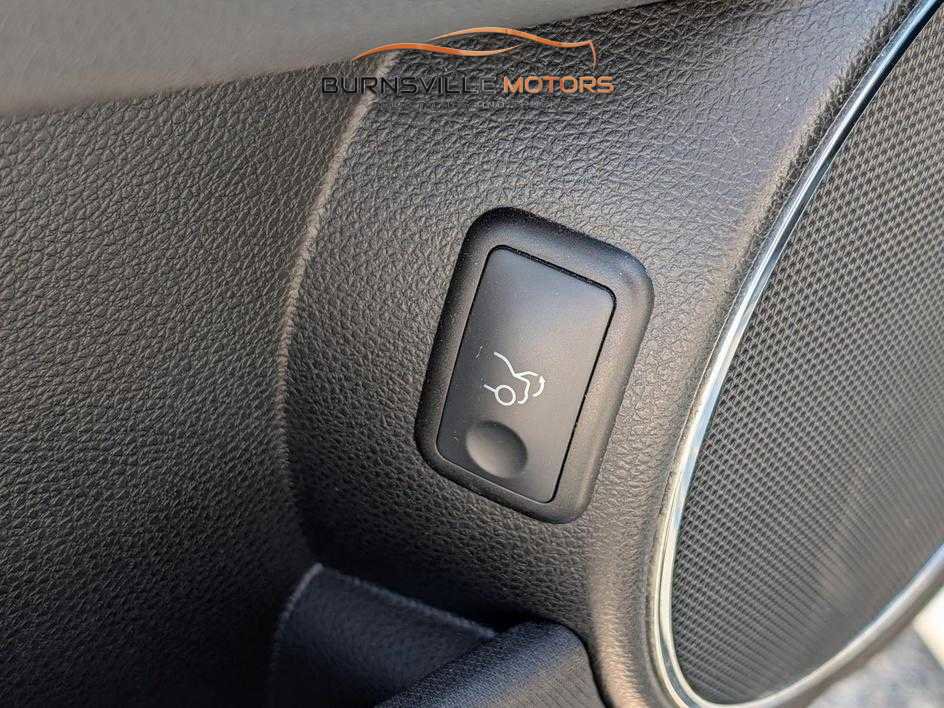 Used 2010 Mercedes-Benz C 300 Sport image 19