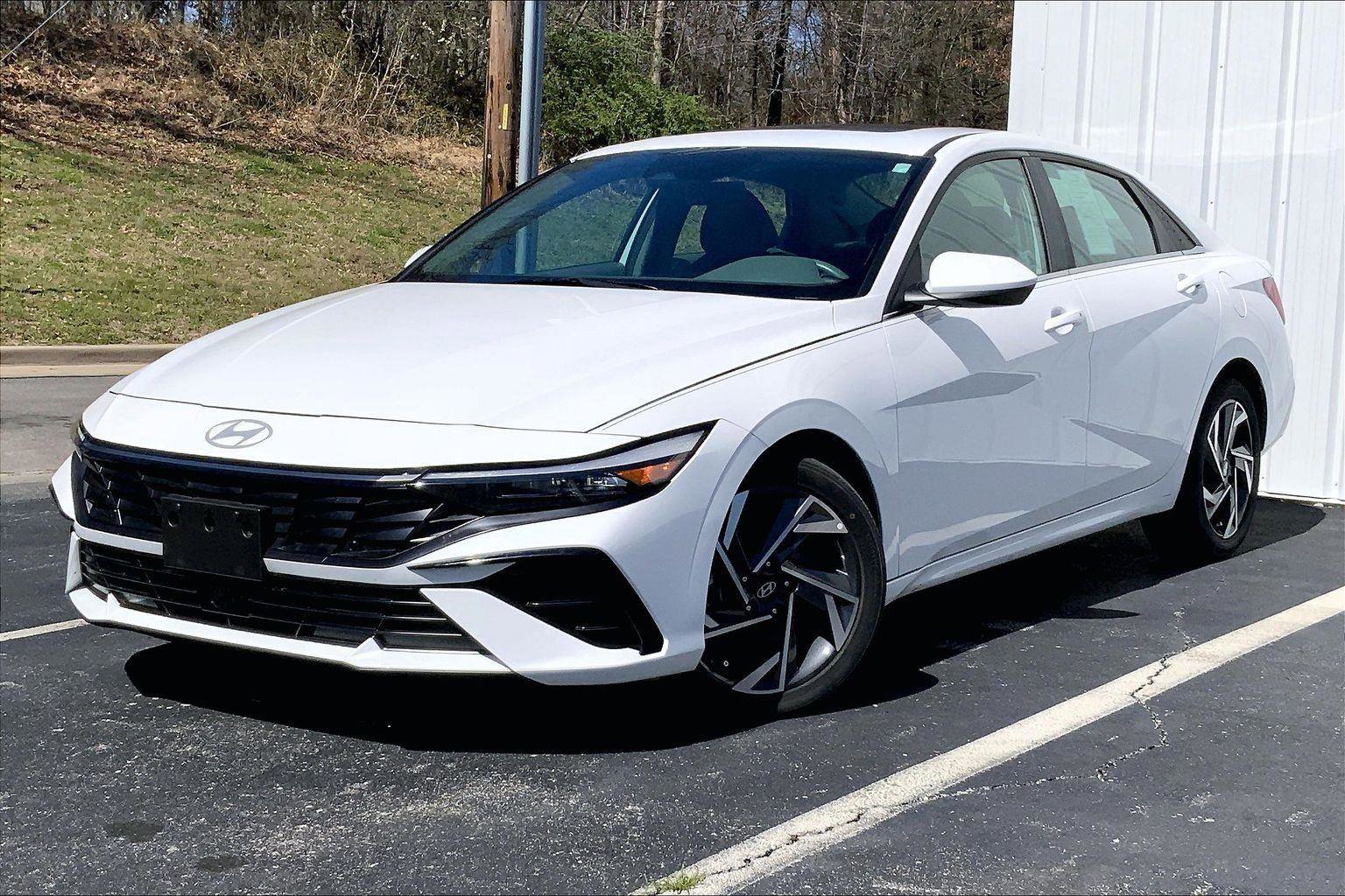 Used 2024 Hyundai Elantra SEL w/ Convenience Package image 1