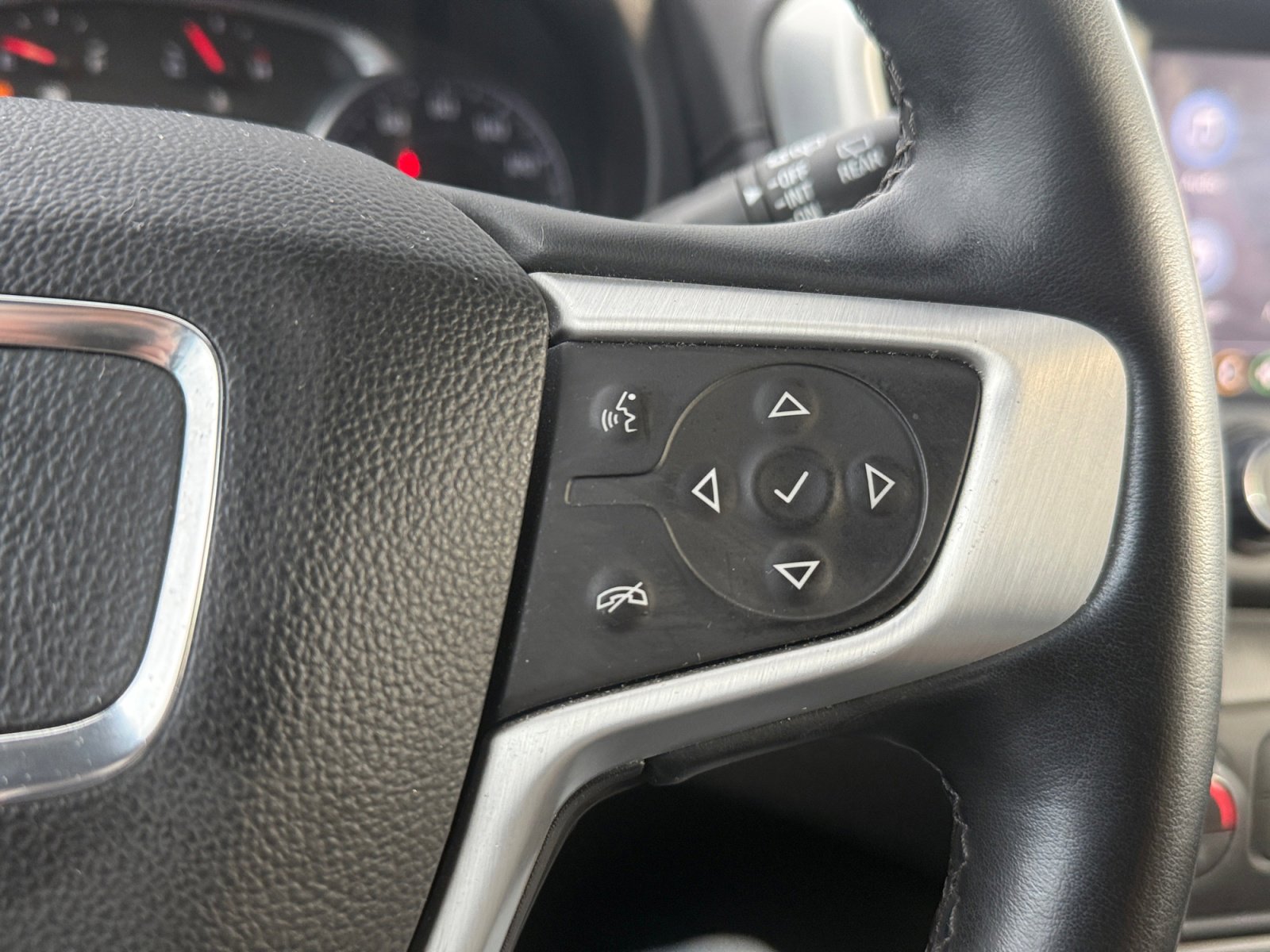 Used 2023 GMC Terrain SLT w/ LPO, Floor Liner Package image 25