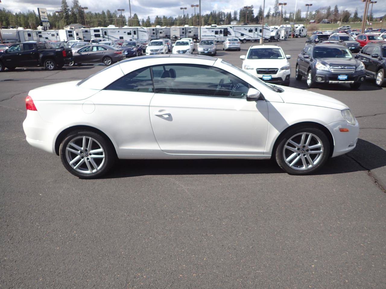 Used 2009 Volkswagen Eos Lux FWD image 6