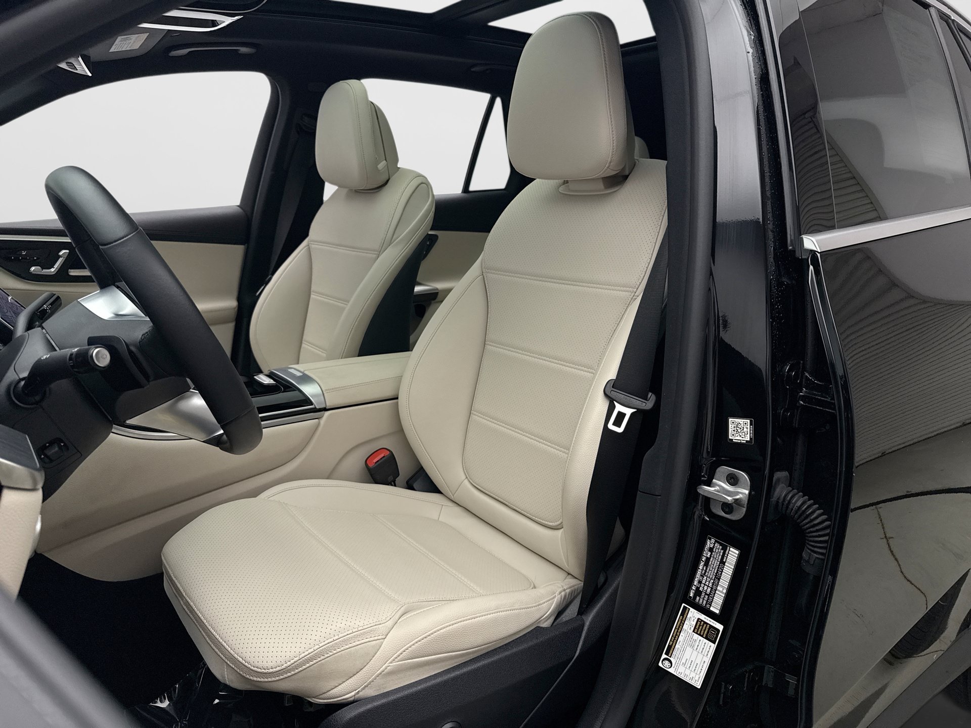 Used 2024 Mercedes-Benz GLC 300 4MATIC image 11
