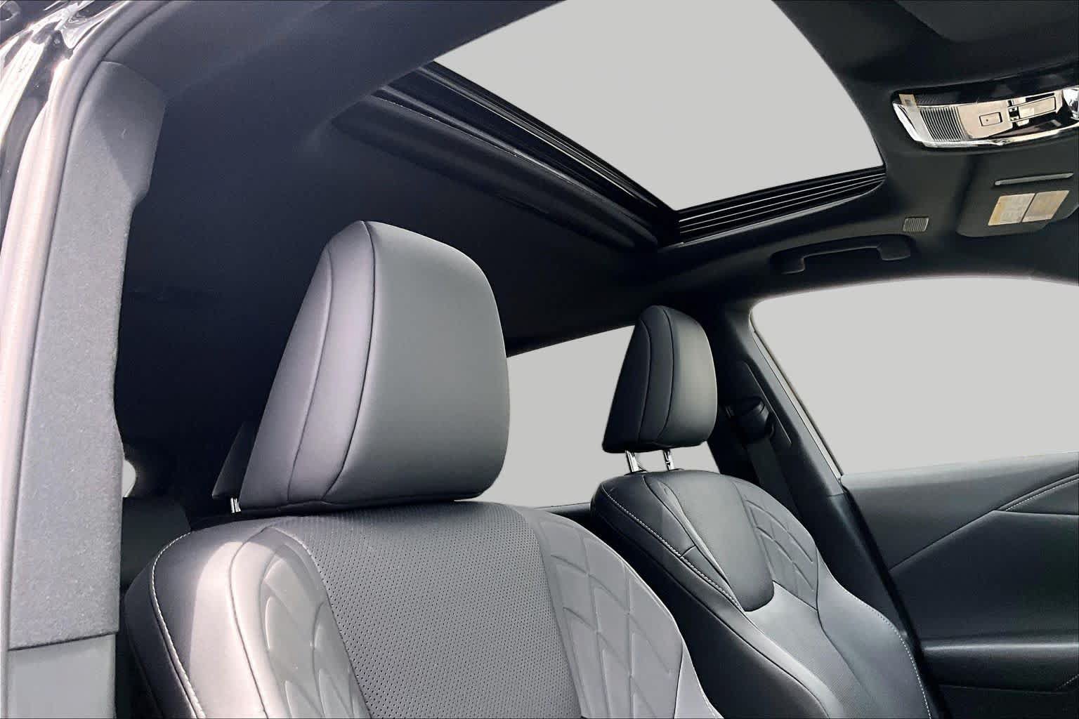 Used 2025 Lexus RX 350 Premium w/ Accessory Package (Z1) FWD image 14
