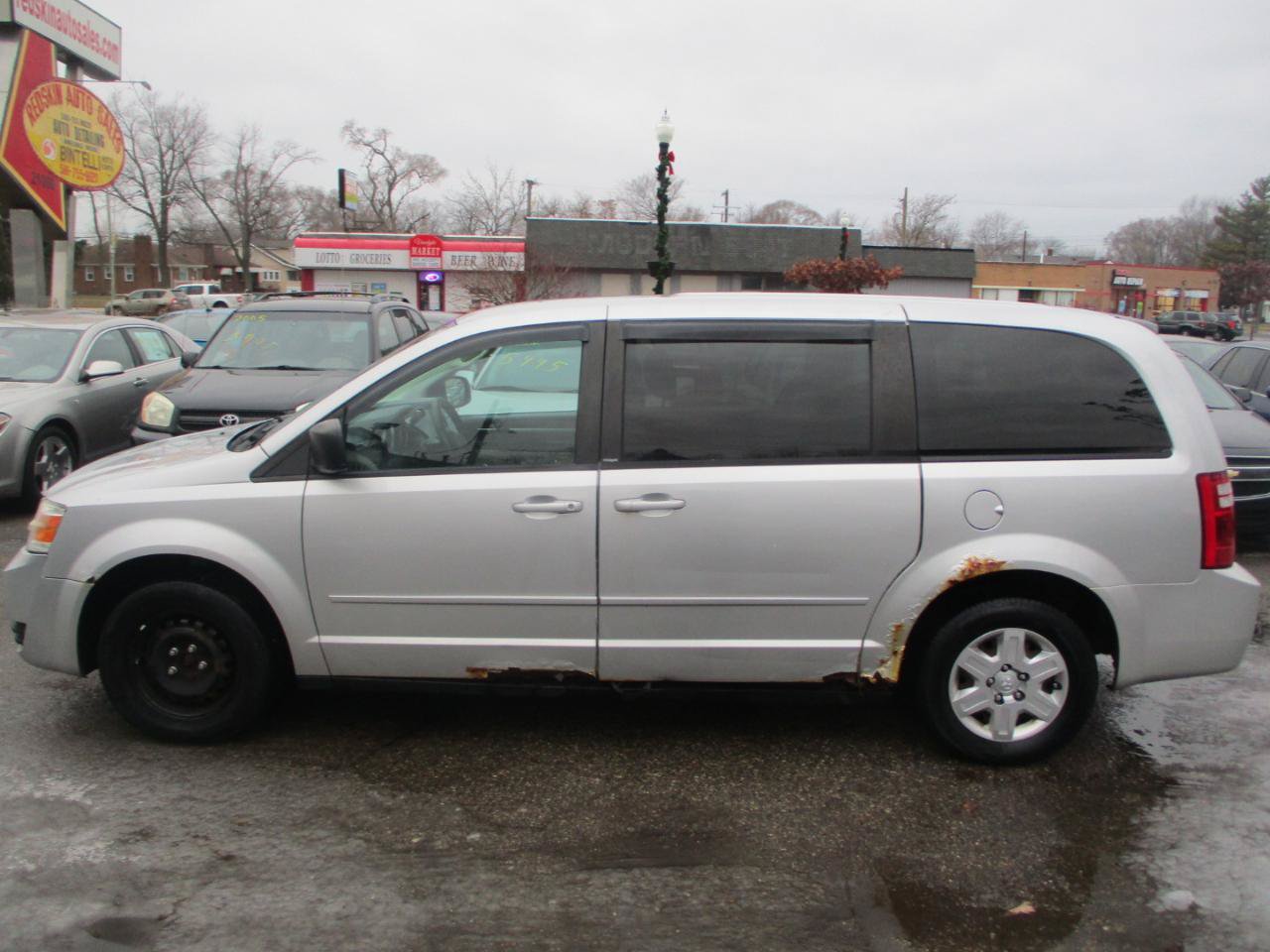 Used 2010 Dodge Grand Caravan SE FWD image 4