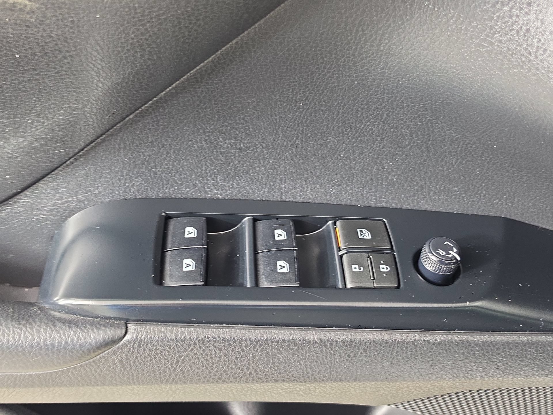 Used 2020 Toyota Camry LE FWD image 17