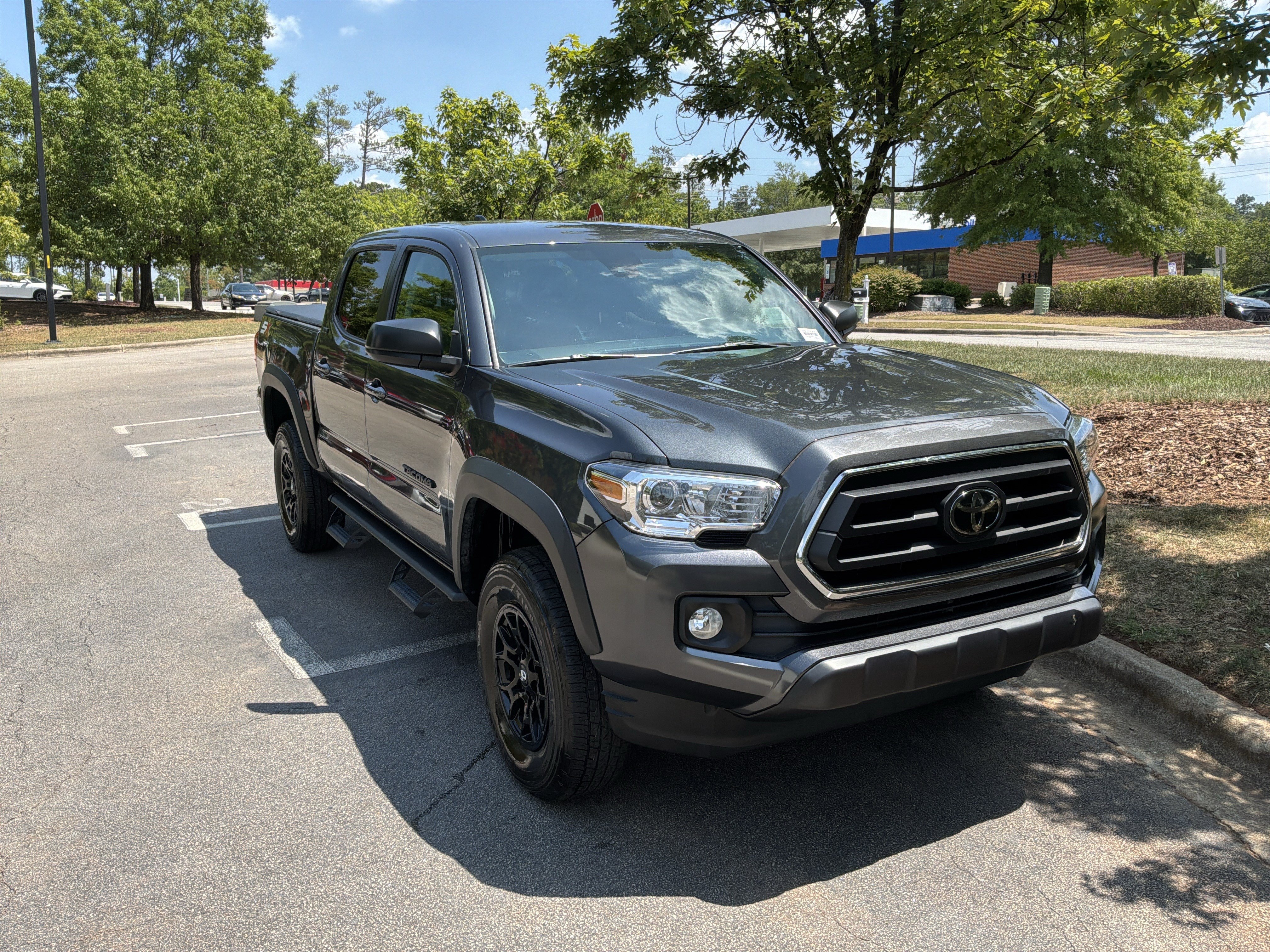 Used 2023 Toyota Tacoma SR5 RWD image 2
