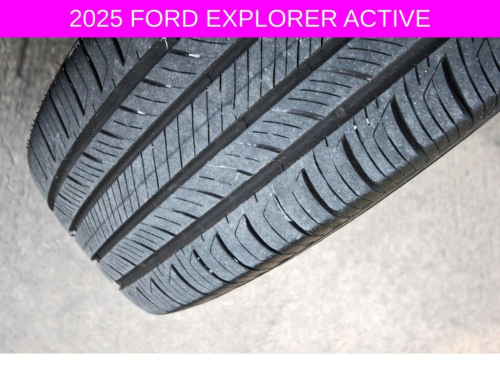 Used 2025 Ford Explorer Active RWD image 30