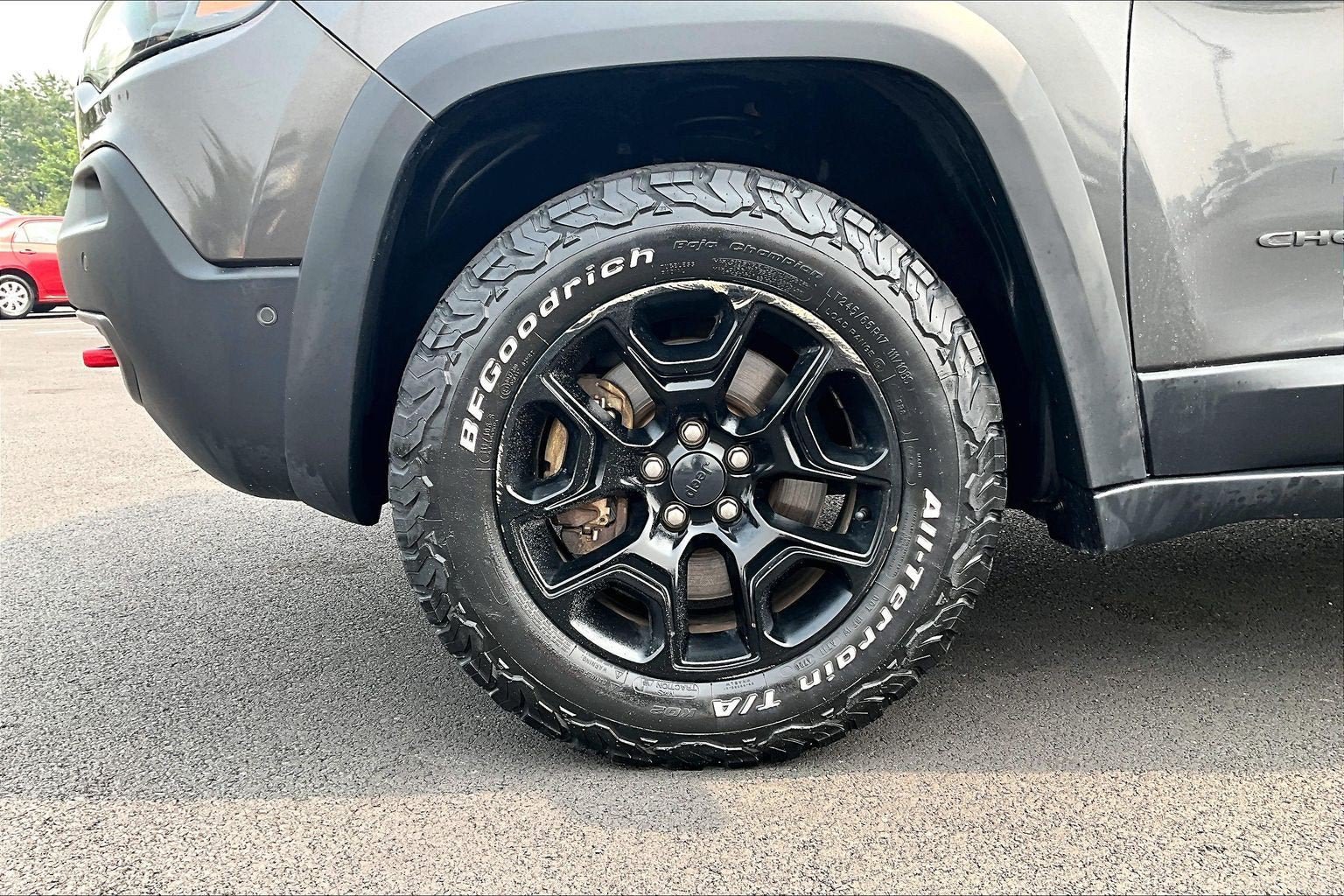 Used 2019 Jeep Cherokee Trailhawk AWD/4WD image 9