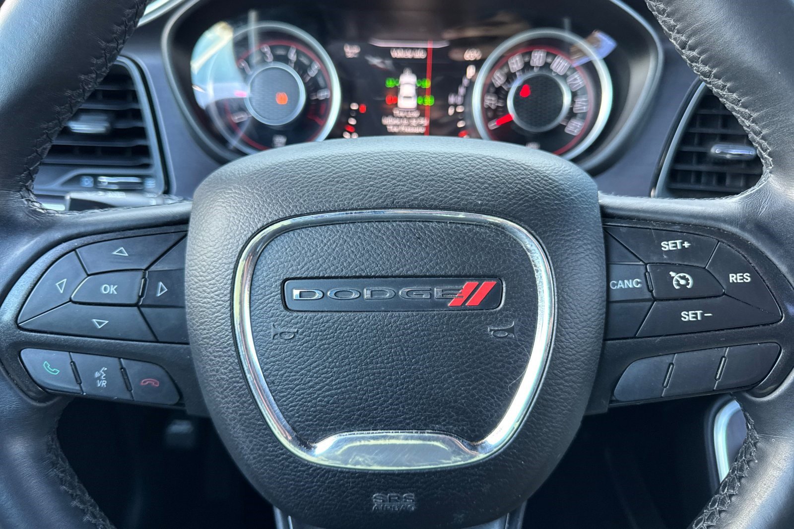 Used 2015 Dodge Challenger SXT image 15