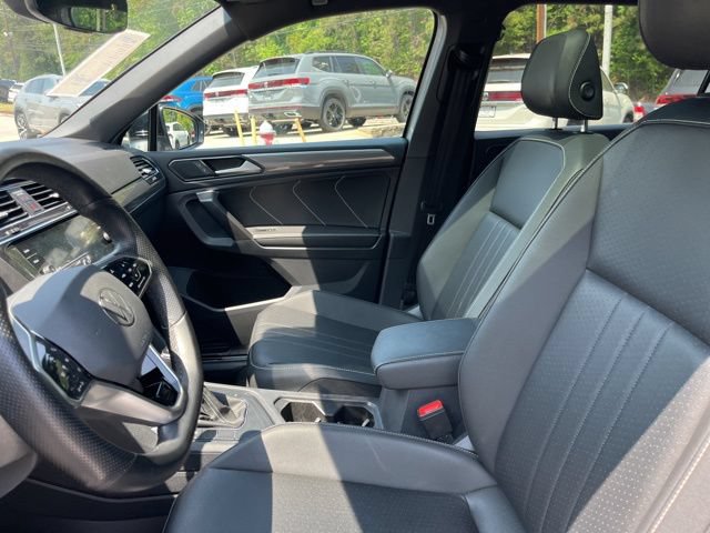 Used 2023 Volkswagen Tiguan SE R-Line FWD image 9