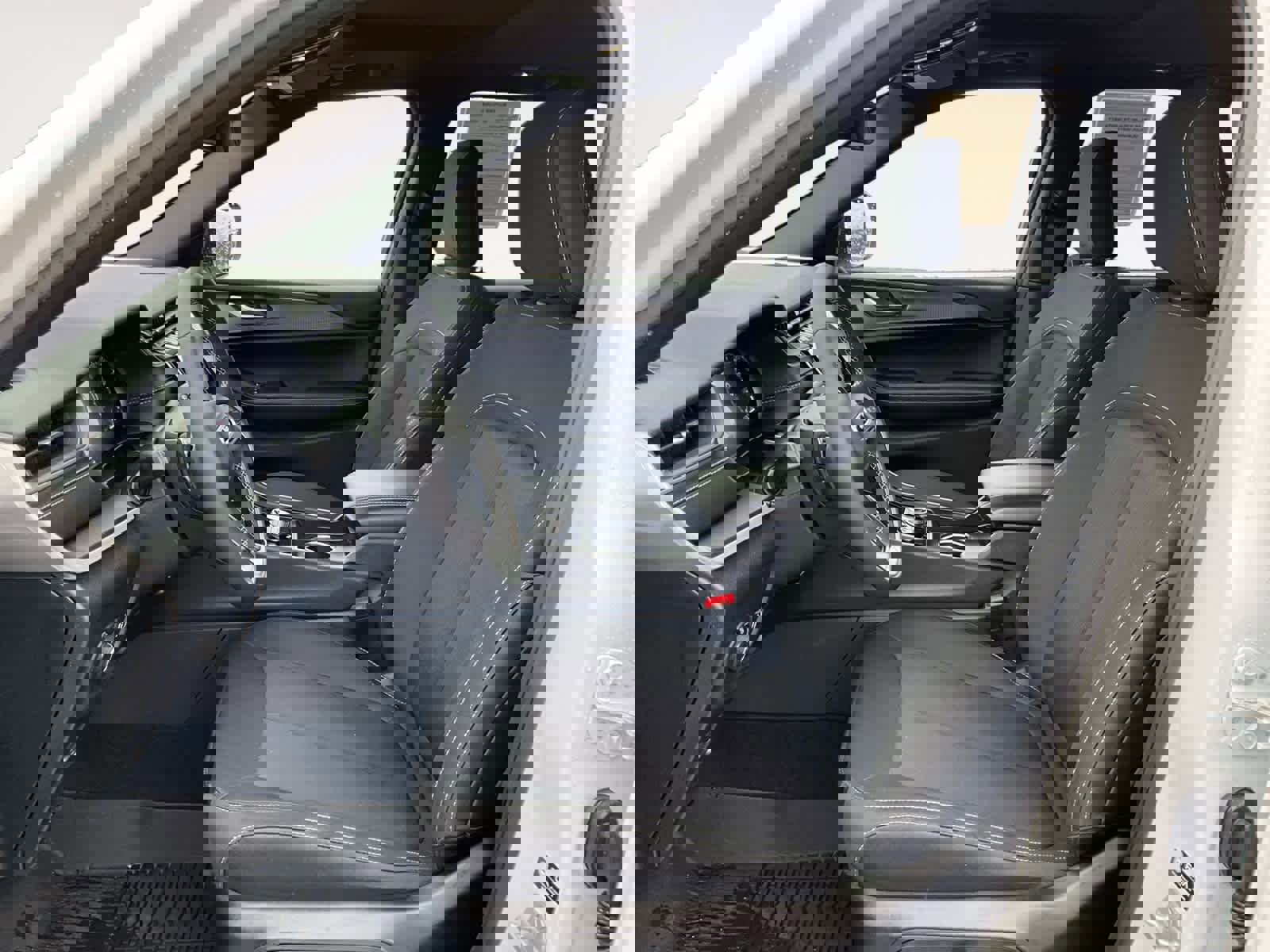 Used 2025 Jeep Grand Cherokee Laredo X image 9