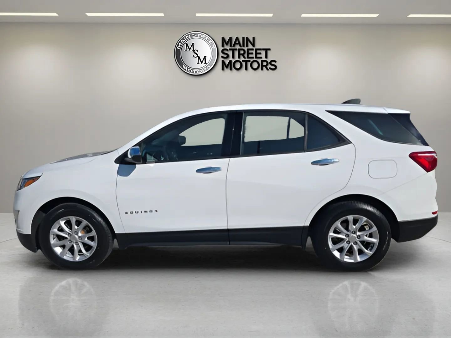 Used 2019 Chevrolet Equinox LS image 2