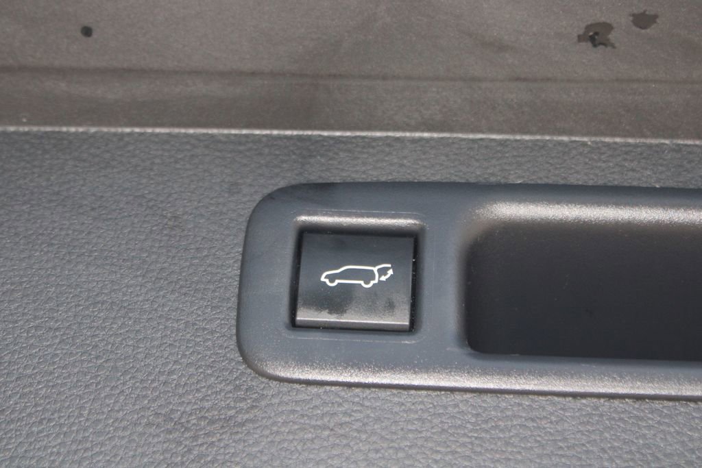 Used 2023 Toyota Highlander XLE AWD/4WD image 32
