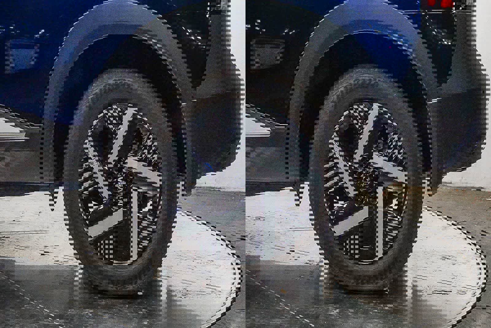 Used 2025 Nissan Kicks SV FWD image 10