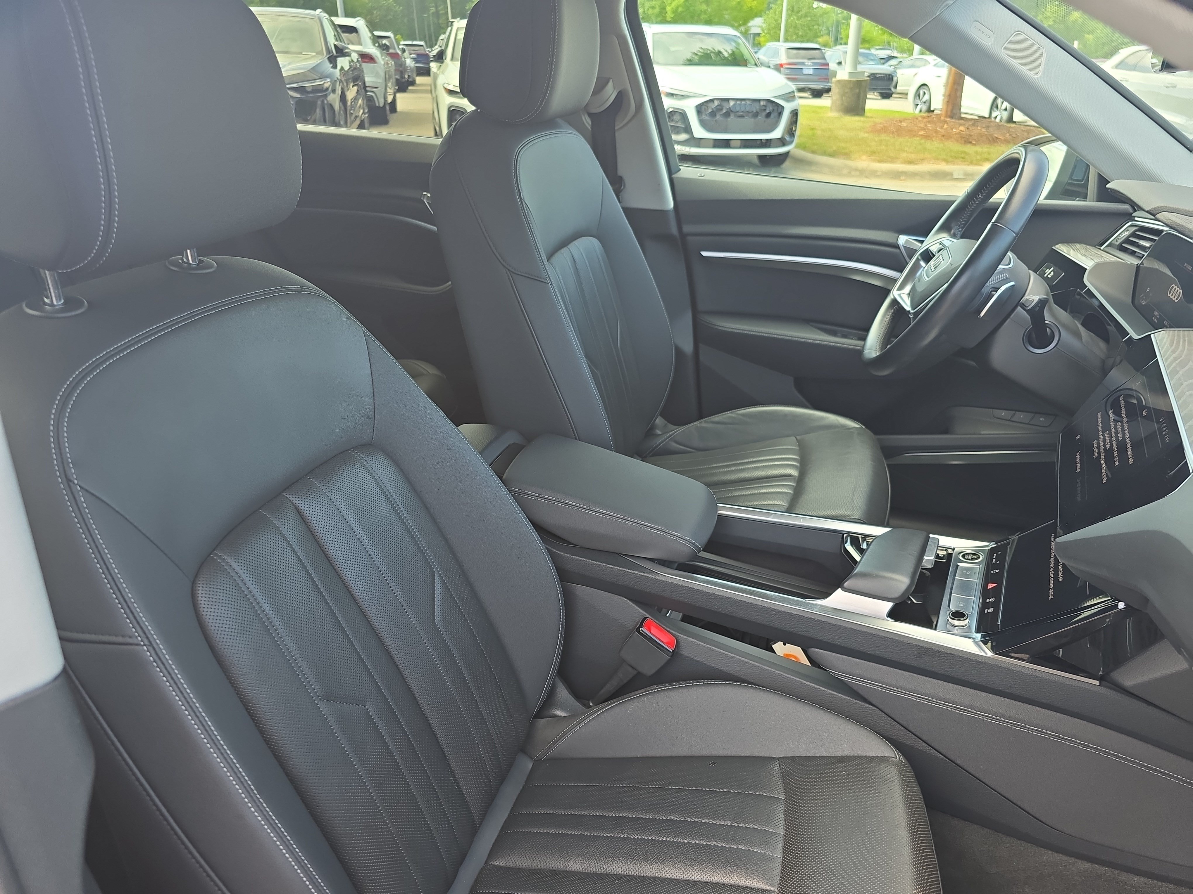 Used 2021 Audi e-tron Premium Plus w/ Premium Plus Package AWD/4WD image 10