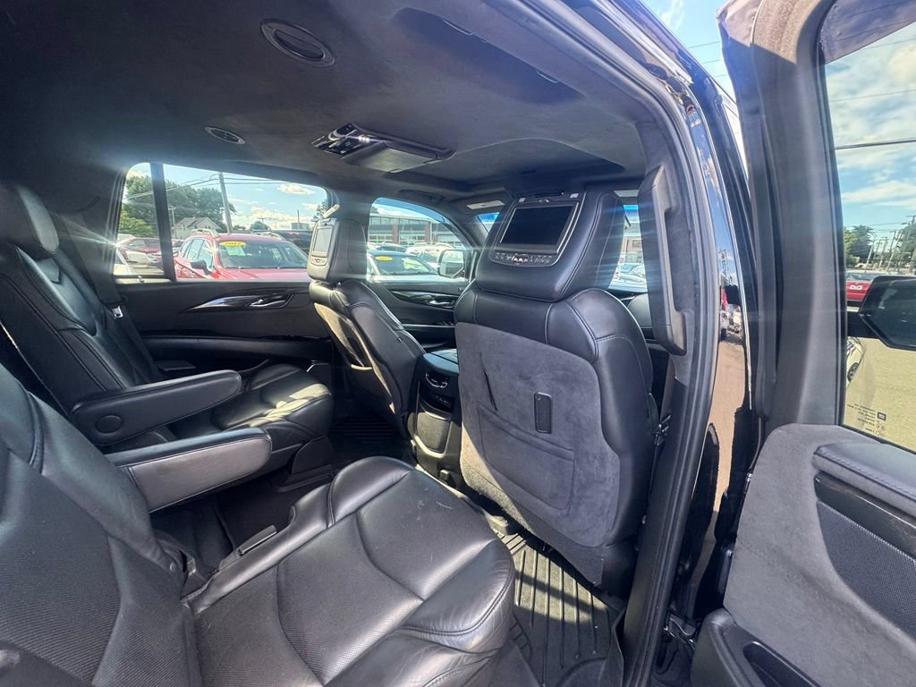 Used 2018 Cadillac Escalade Platinum AWD/4WD image 27