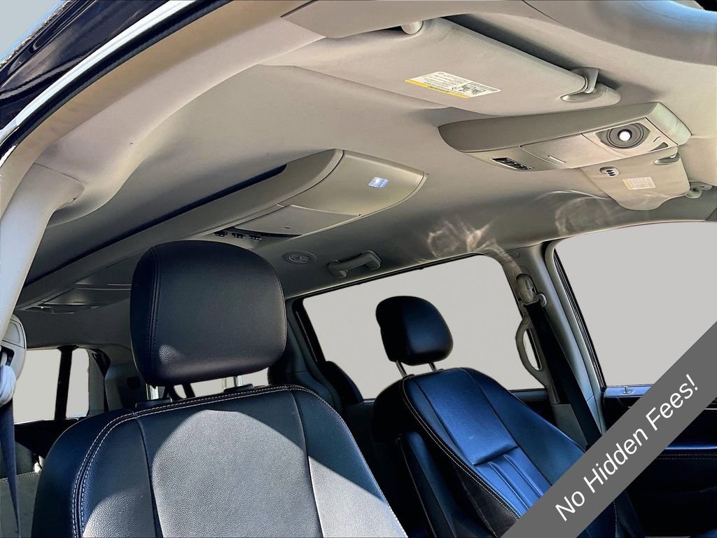 Used 2015 Chrysler Town & Country Touring FWD image 19