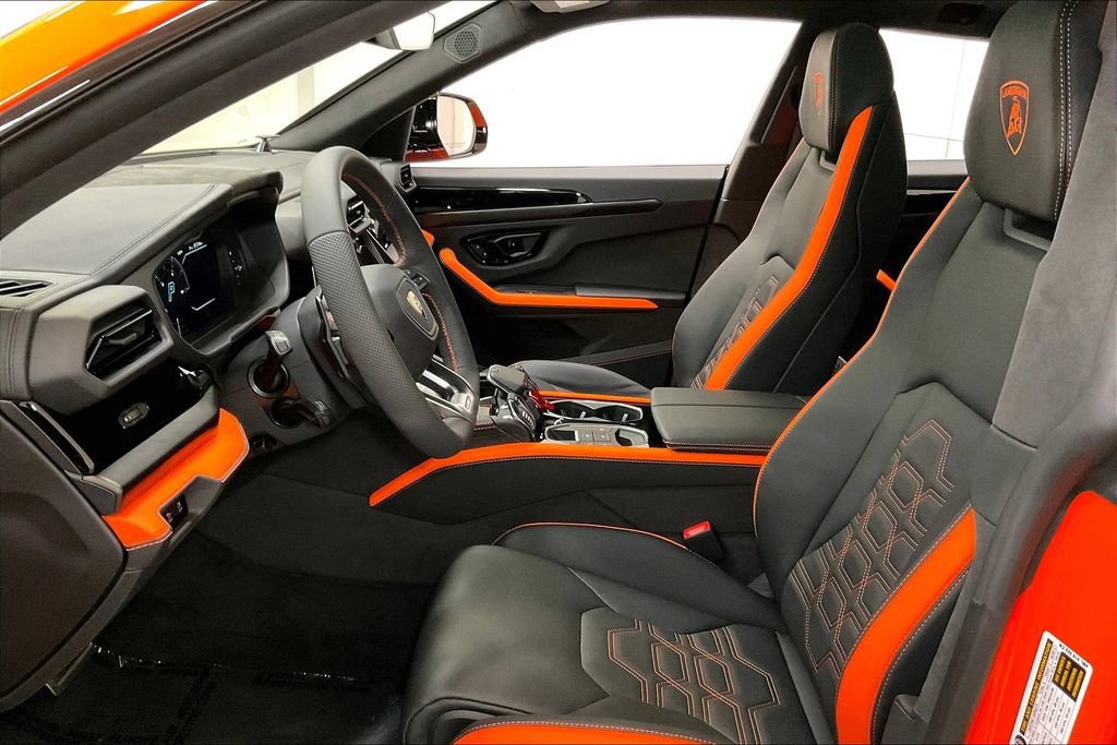Used 2025 Lamborghini Urus SE image 8