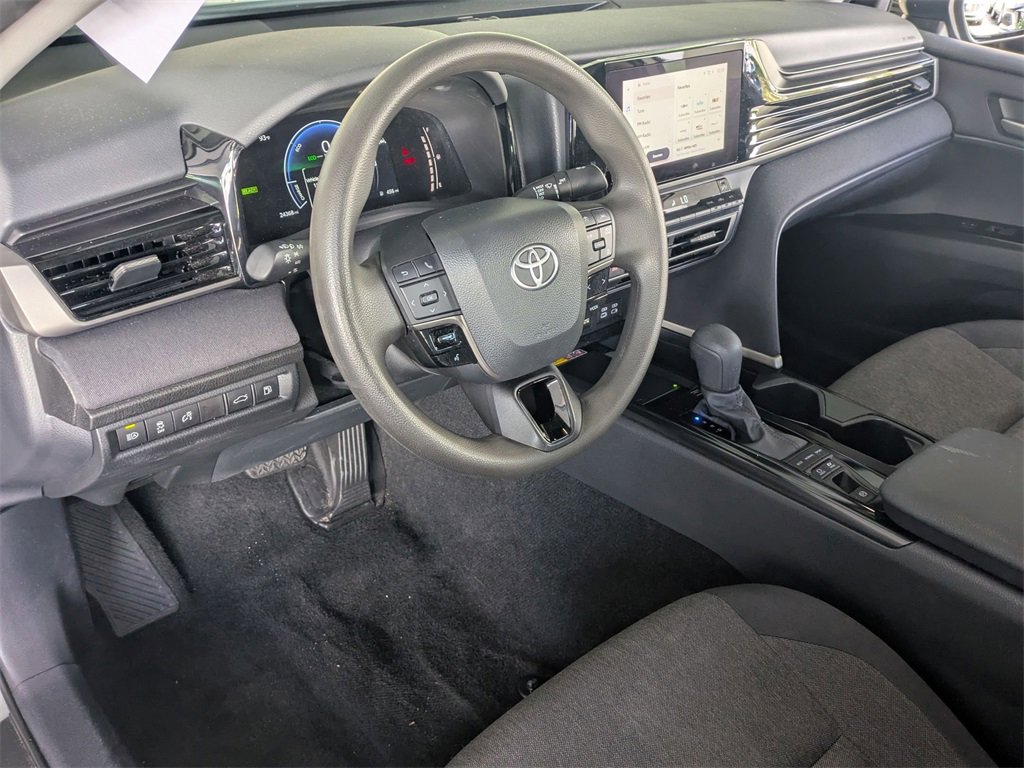 Used 2025 Toyota Camry LE image 11