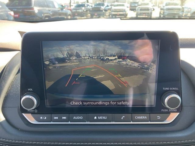 Used 2023 Nissan Rogue SV w/ SV Premium B Package image 16