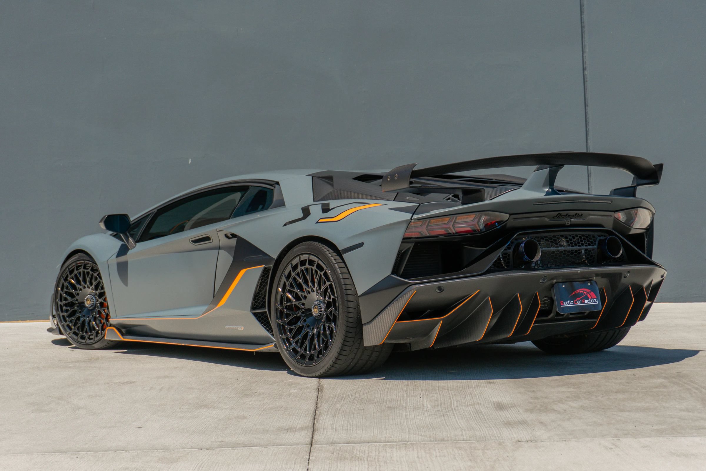 Used 2019 Lamborghini Aventador SVJ AWD/4WD image 10