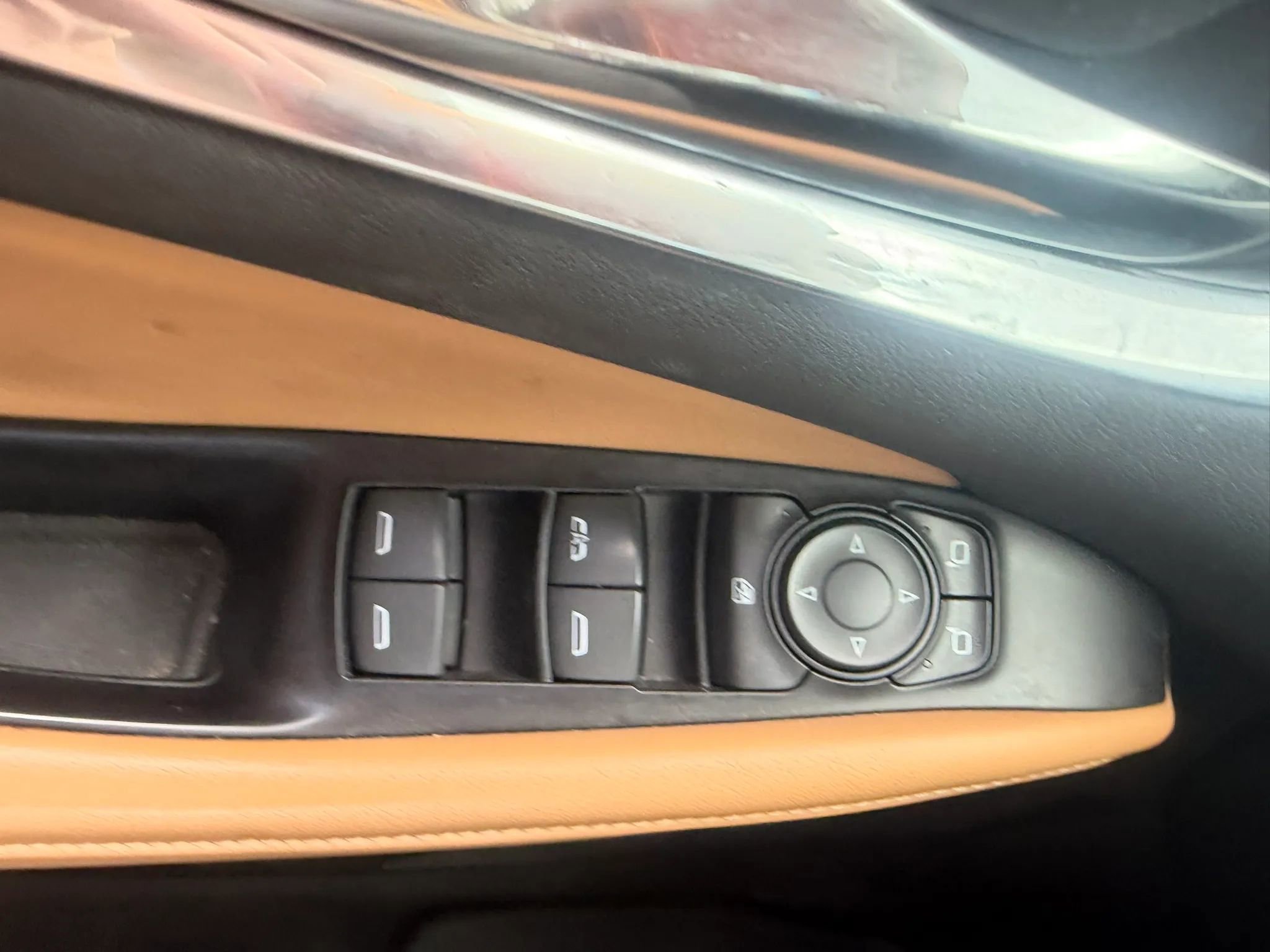 Used 2018 Buick Enclave Essence AWD/4WD image 23