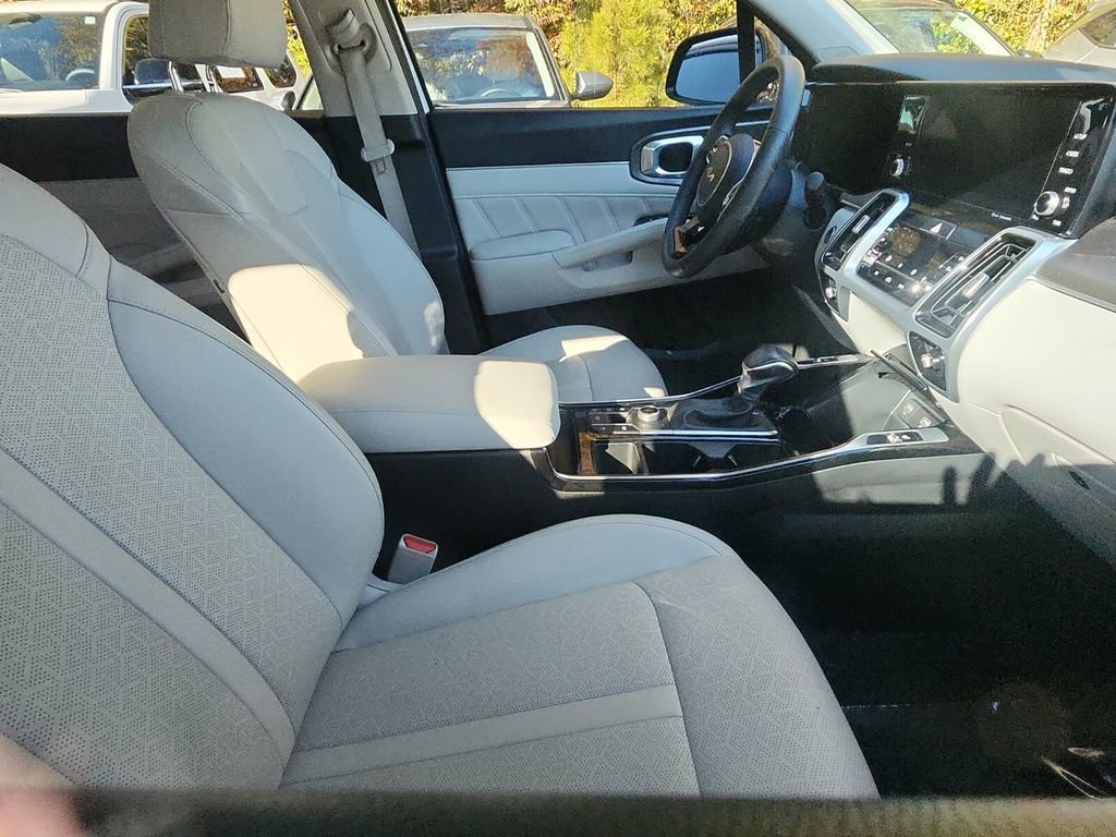 Used 2023 Kia Sorento SX image 9