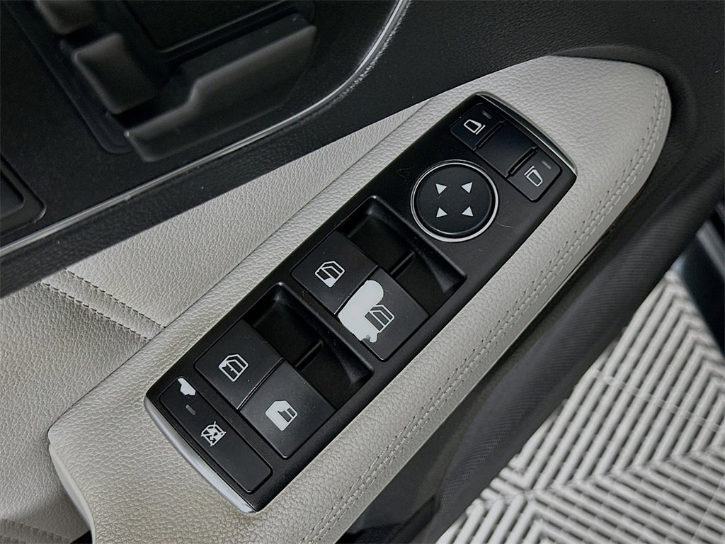 Used 2013 Mercedes-Benz E 350 Sedan image 20