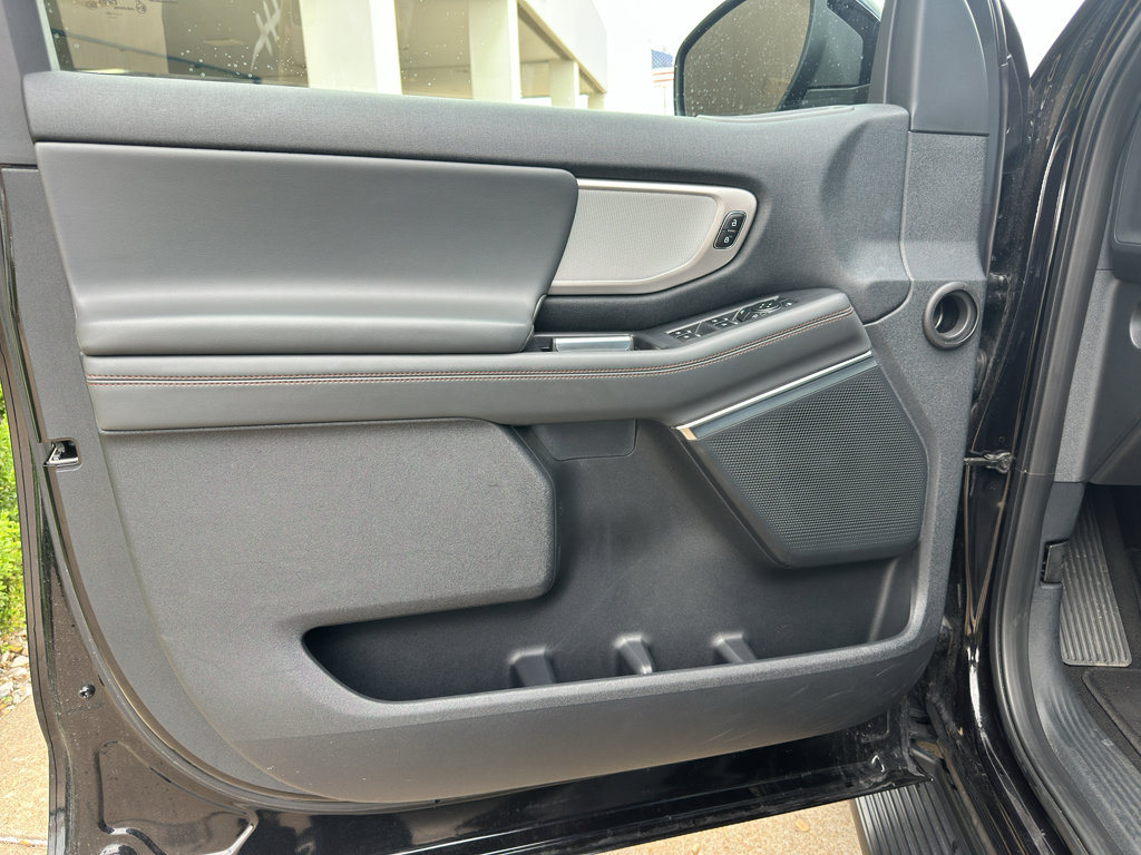 Used 2025 Ford Expedition Active AWD/4WD image 10