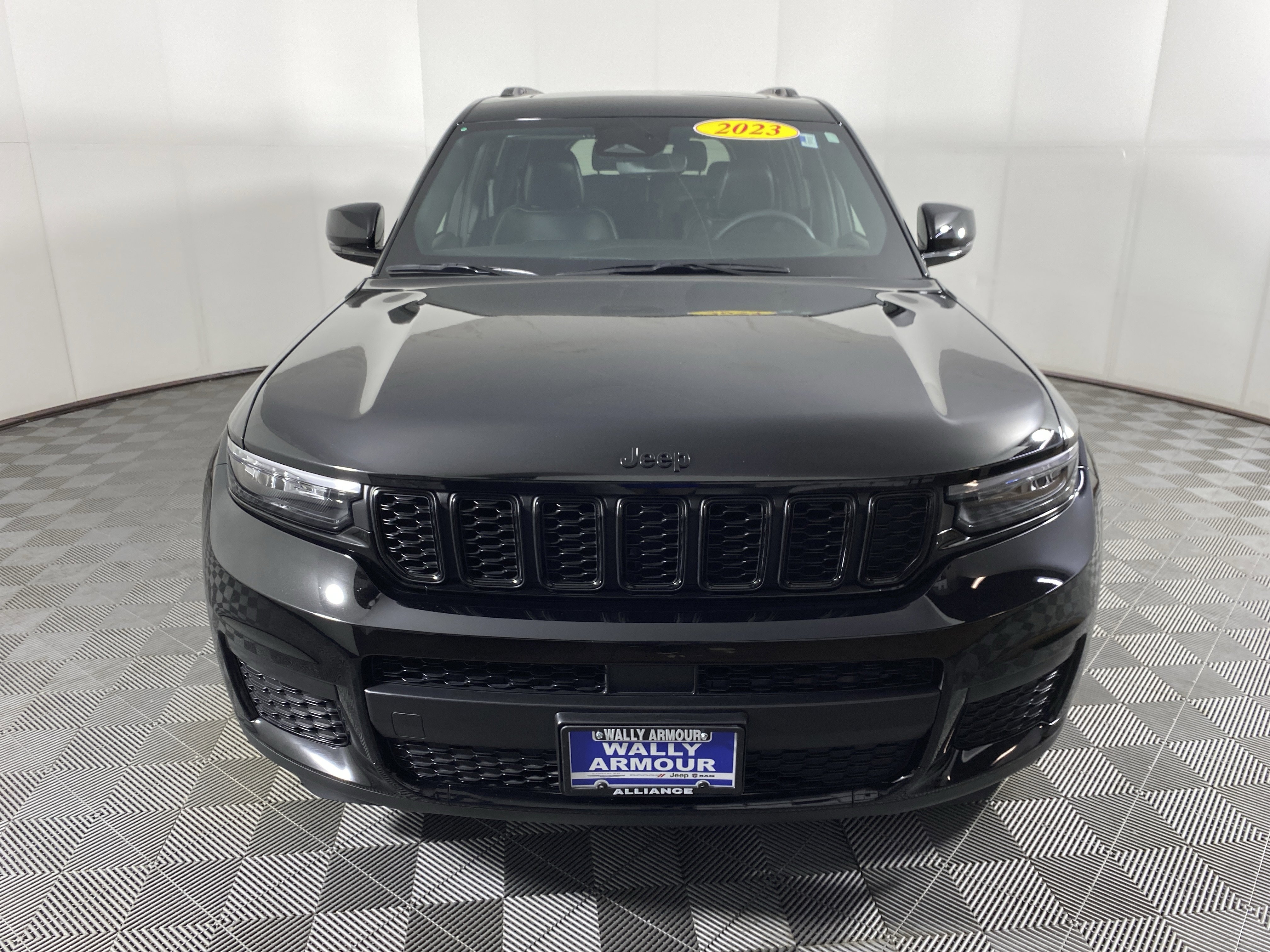 Used 2023 Jeep Grand Cherokee L Laredo image 12