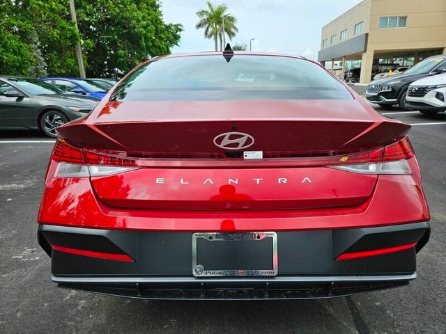 Used 2025 Hyundai Elantra SEL FWD image 7