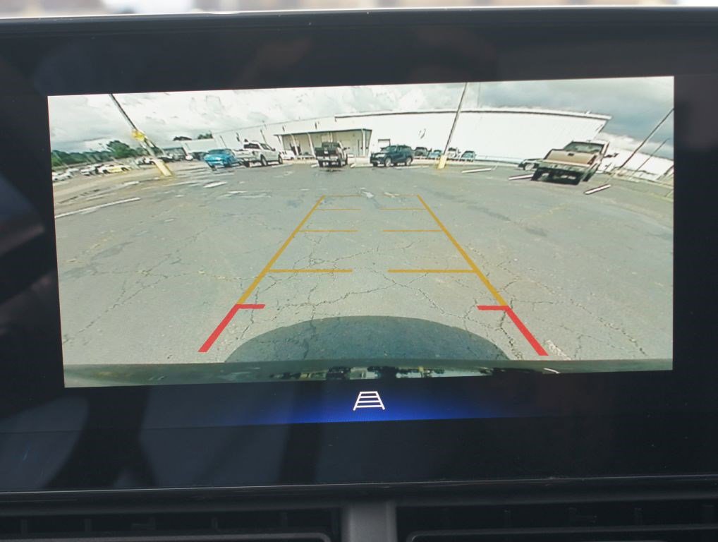 Used 2025 Chevrolet Trax LT FWD image 6