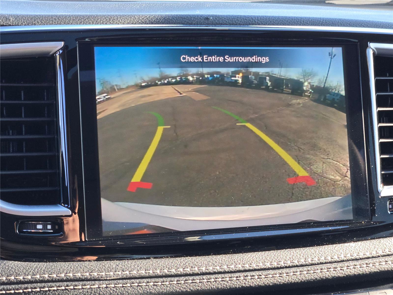 Certified 2023 Chrysler Pacifica Limited FWD image 34