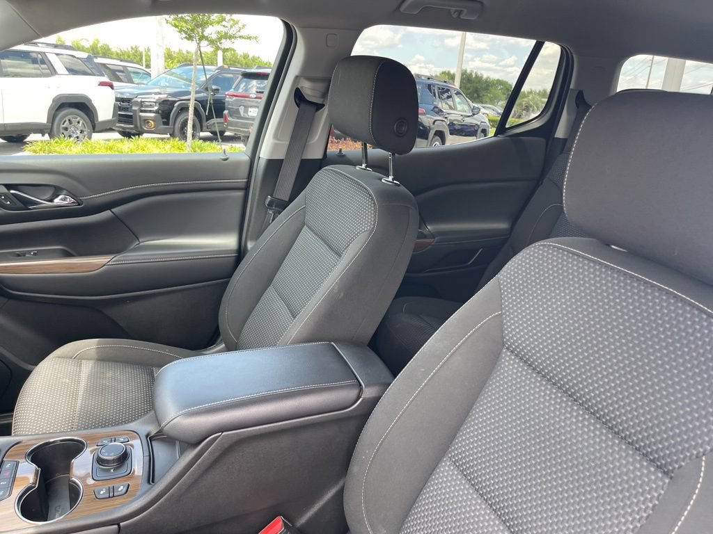Used 2022 GMC Acadia SLE w/ Driver Convenience Package FWD image 18