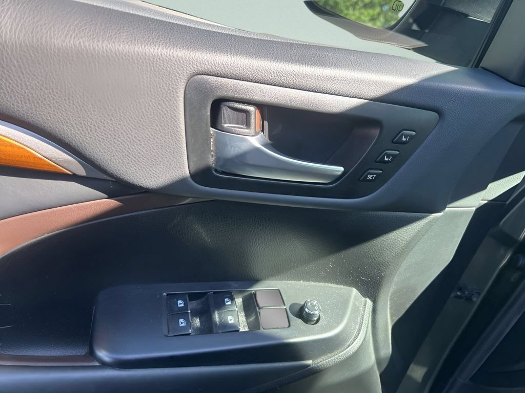 Used 2019 Toyota Highlander Limited Platinum AWD/4WD image 21