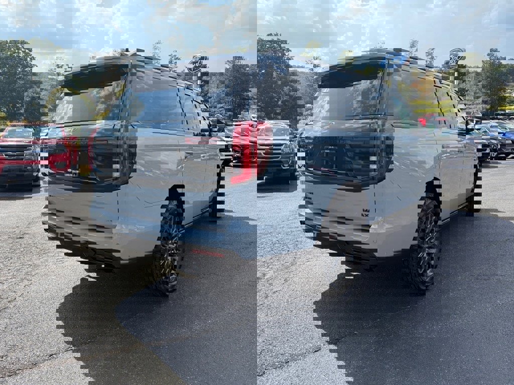 New 2025 Ford Expedition Max Platinum image 3