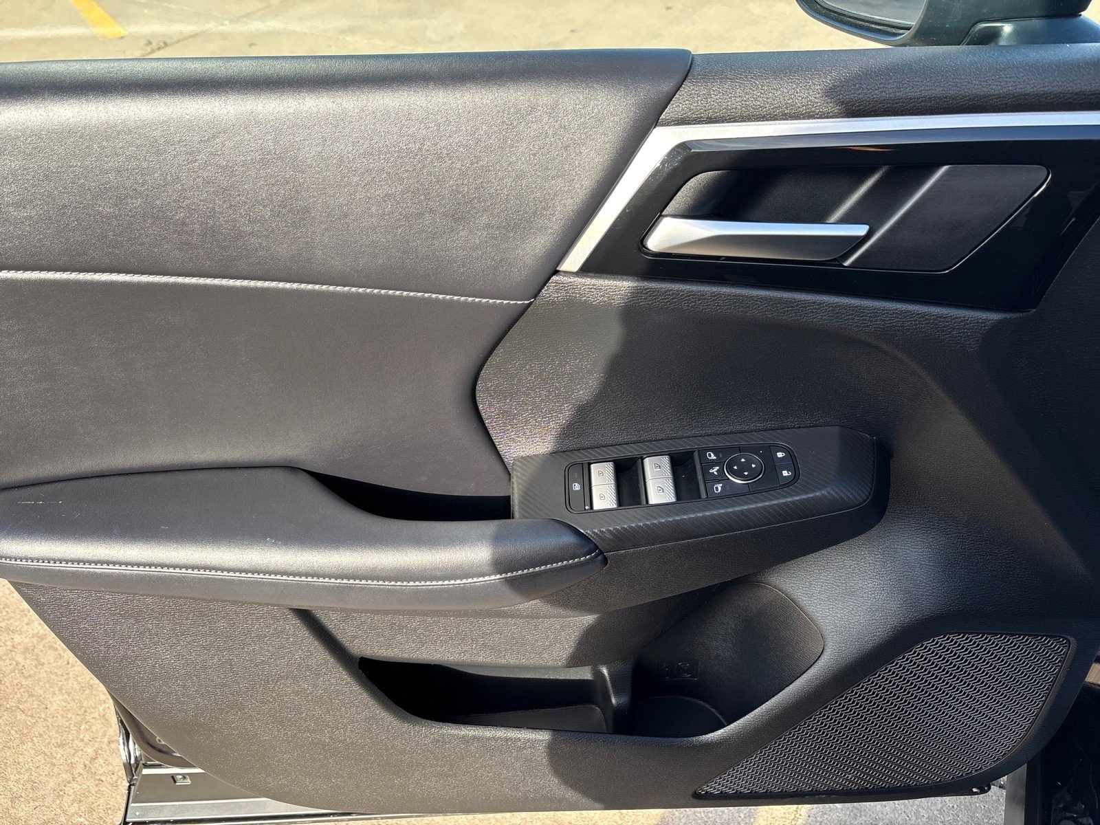 Used 2024 Mitsubishi Outlander SE image 13