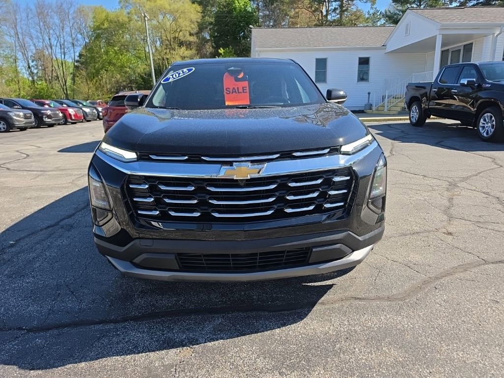 Used 2025 Chevrolet Equinox LT FWD image 2