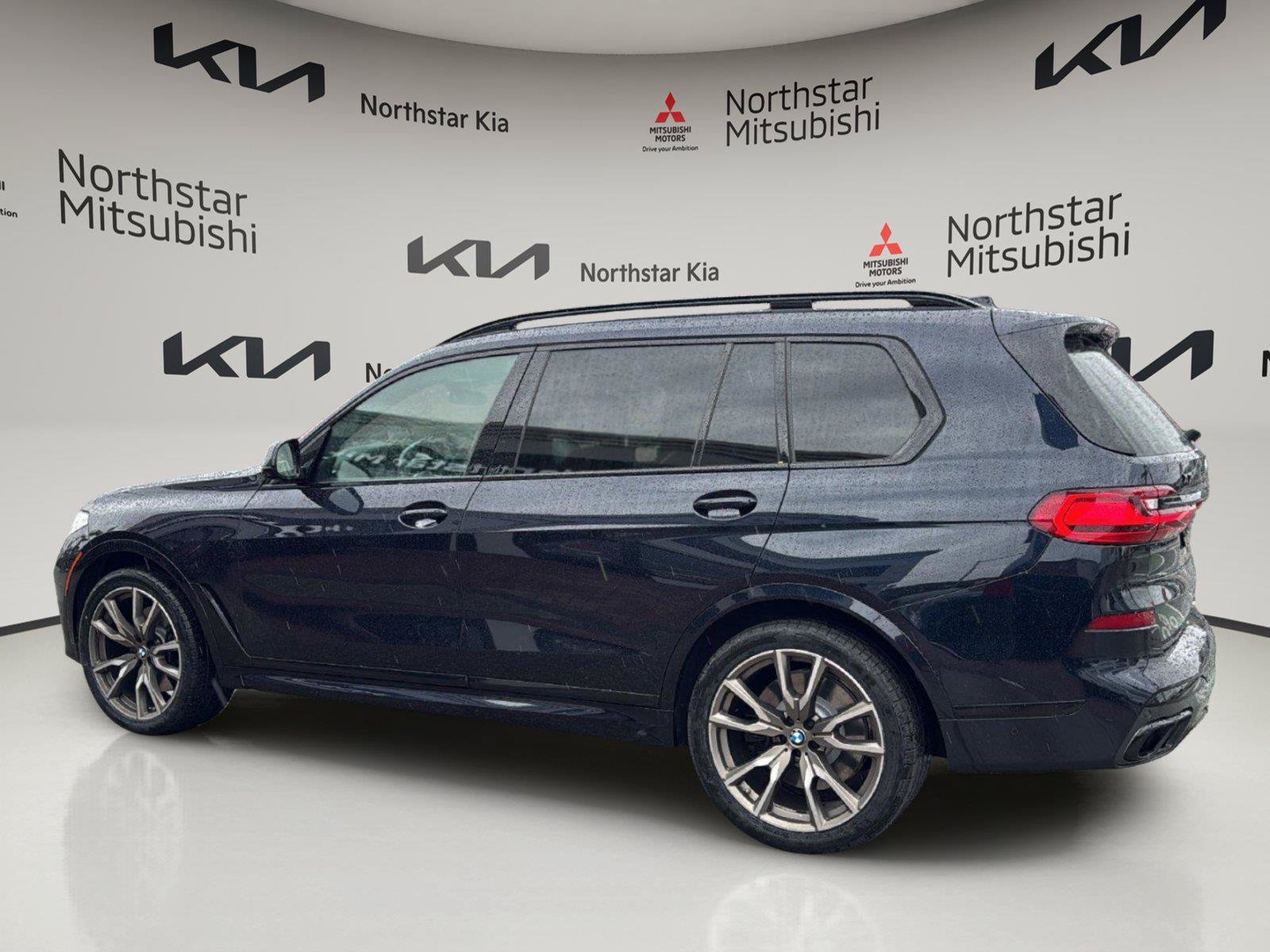 Used 2022 BMW X7 M50i AWD/4WD image 4