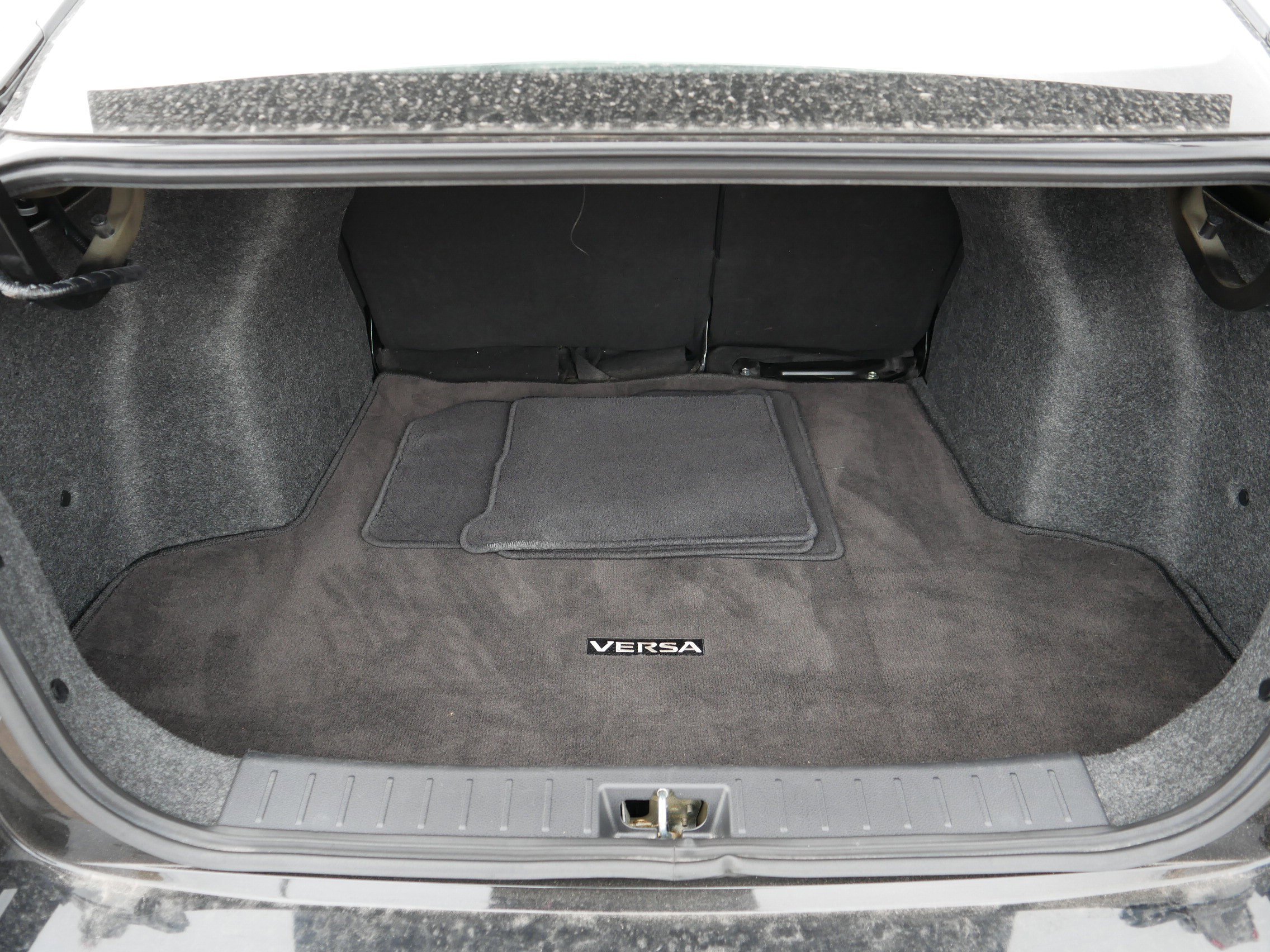 Used 2021 Nissan Versa SV image 19