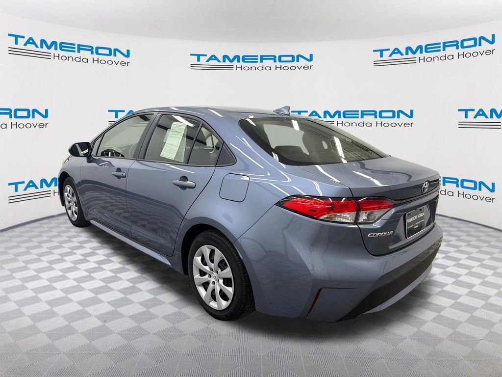 Used 2022 Toyota Corolla LE image 3
