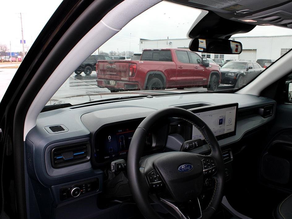 Used 2025 Ford Maverick Lobo image 12
