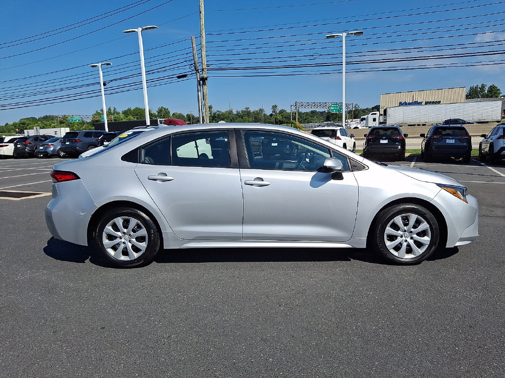 Certified 2025 Toyota Corolla LE FWD image 8