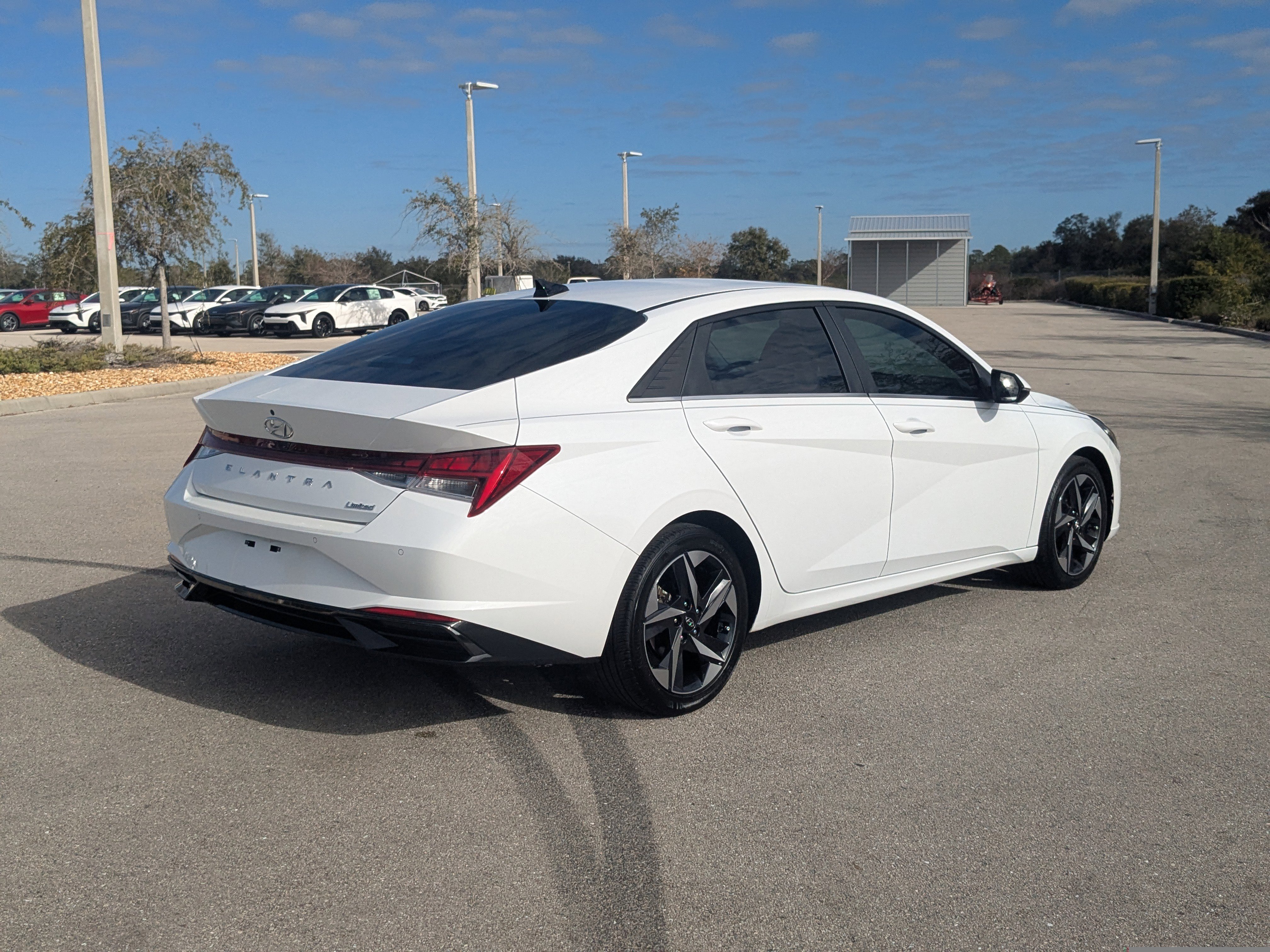 Used 2023 Hyundai Elantra Limited image 5