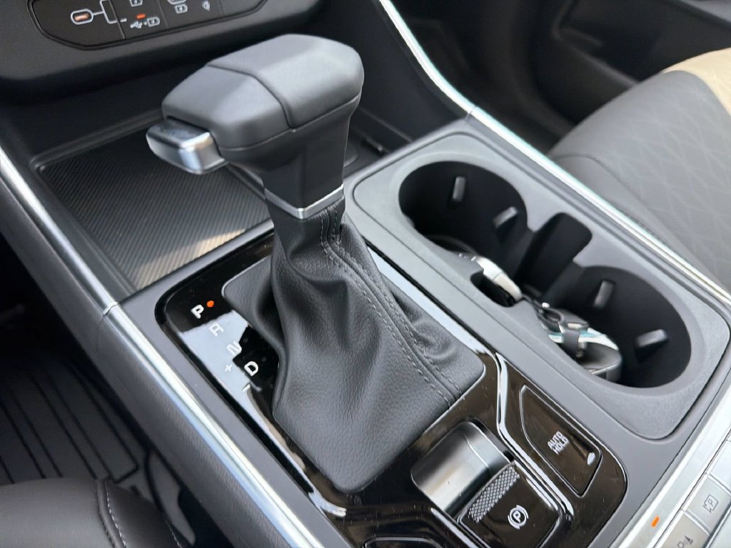 New 2027 Kia Carnival SX w/ Dark Edition Package FWD image 24