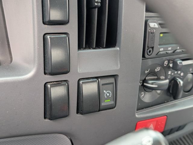 Used 2020 Isuzu NPR RWD image 18