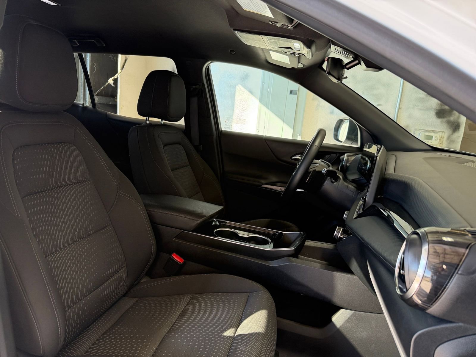 Used 2025 Chevrolet Equinox LT image 35