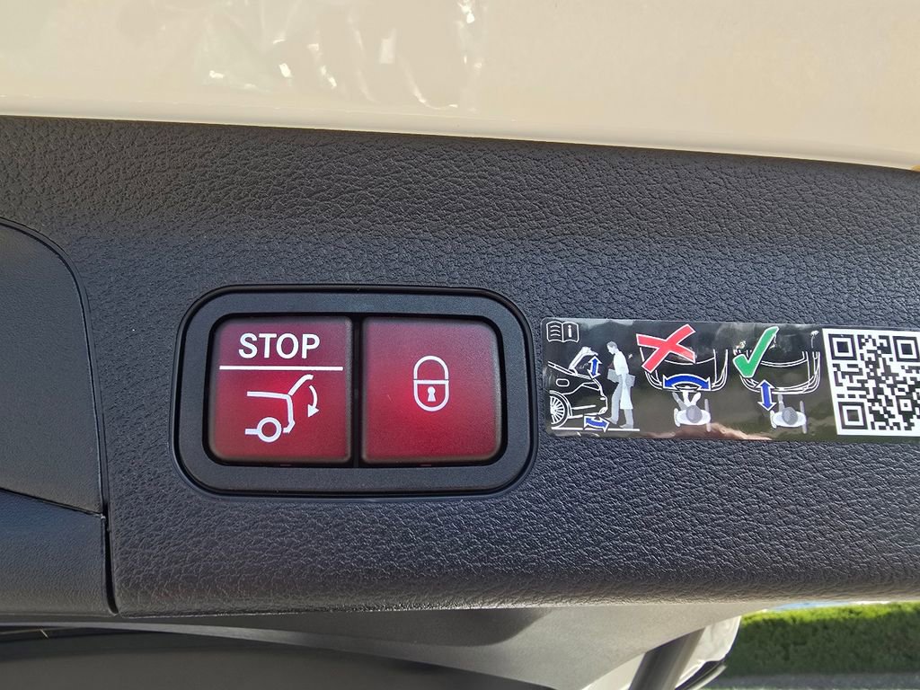 New 2026 Mercedes-Benz GLS 450 4MATIC image 19